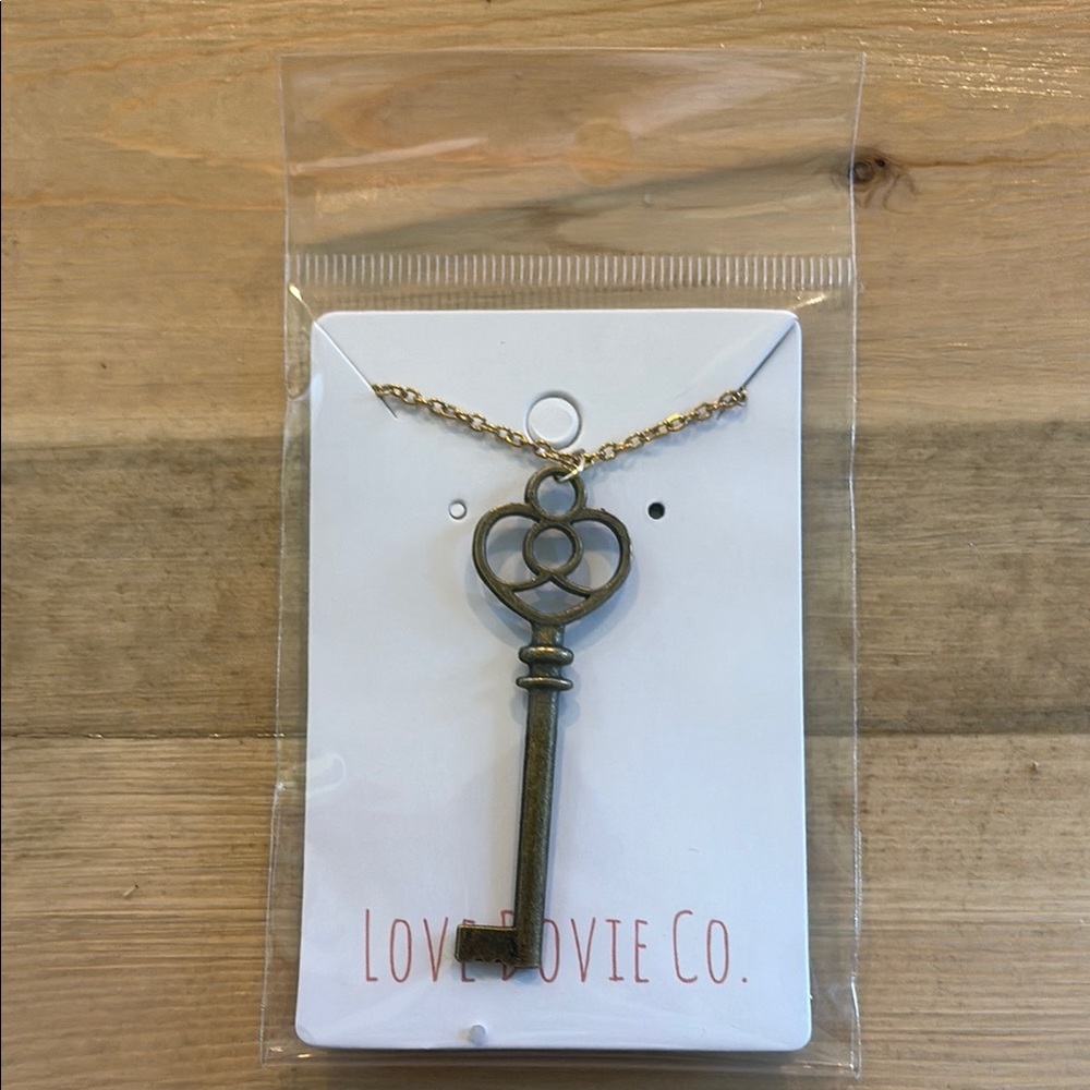 Vintage Key Necklace style 1